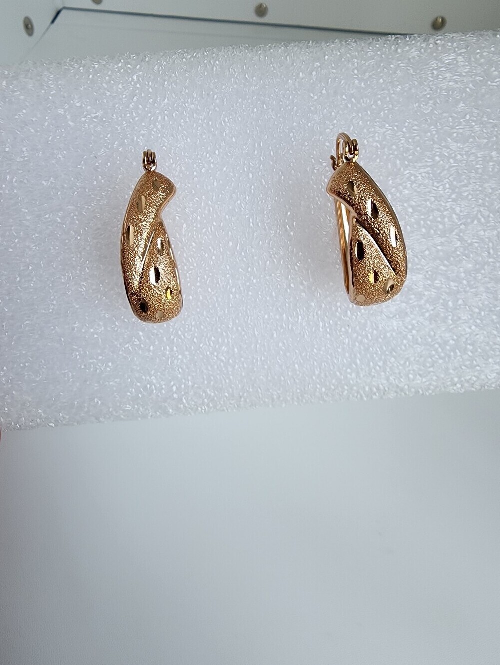 Rose Gold Plated Textured Oval Hoop Earrings Statement Luxury Chic - Picture 5 of 6